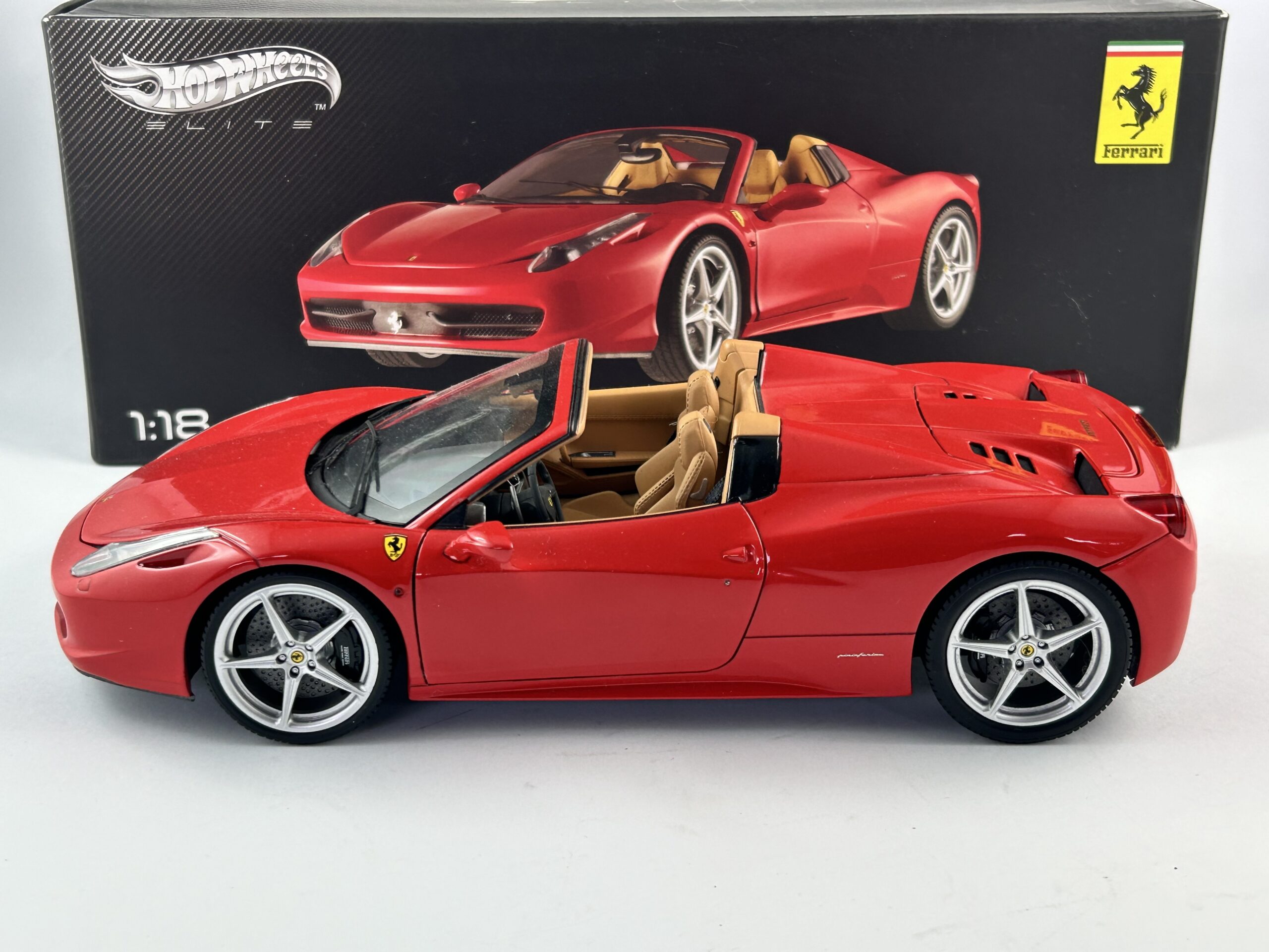 Hot Wheels Ferrari 458 Spider 1/18 - obrazek 2