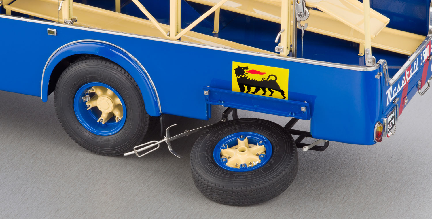 CMC Fiat 642RN2 Bartoletti Racing Transporter Maseratti 1957 1/18 - obrazek 8