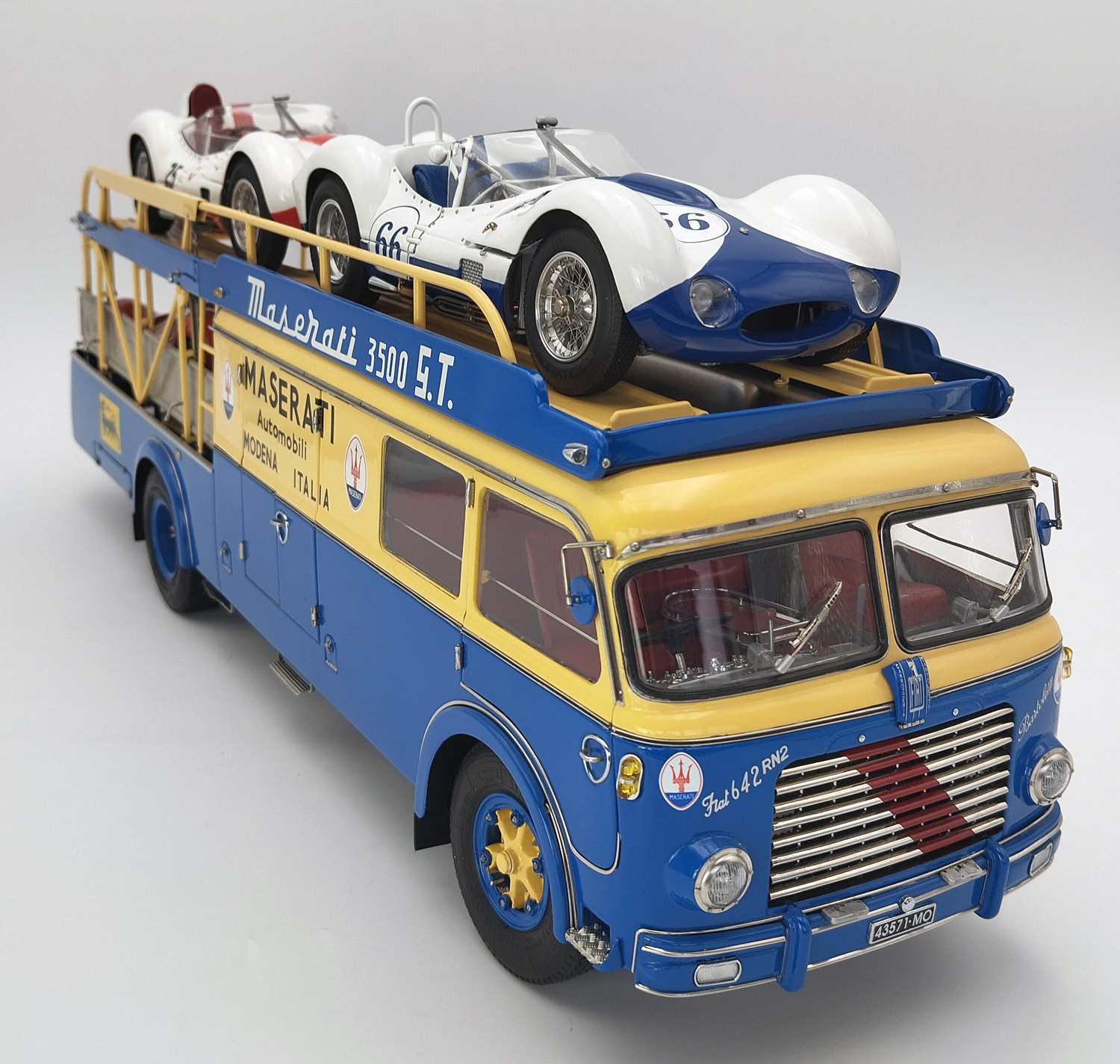 CMC Fiat 642RN2 Bartoletti Racing Transporter Maseratti 1957 1/18 - obrazek 14