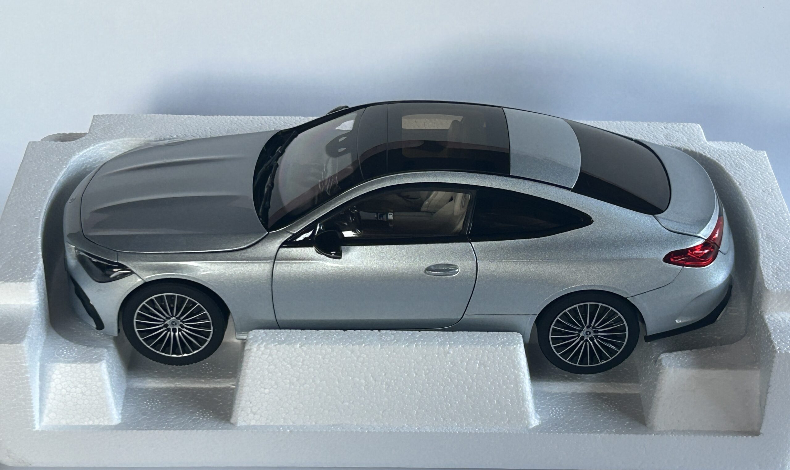 Norev Mercedes CLE Coupe C236 1/18 - obrazek 3