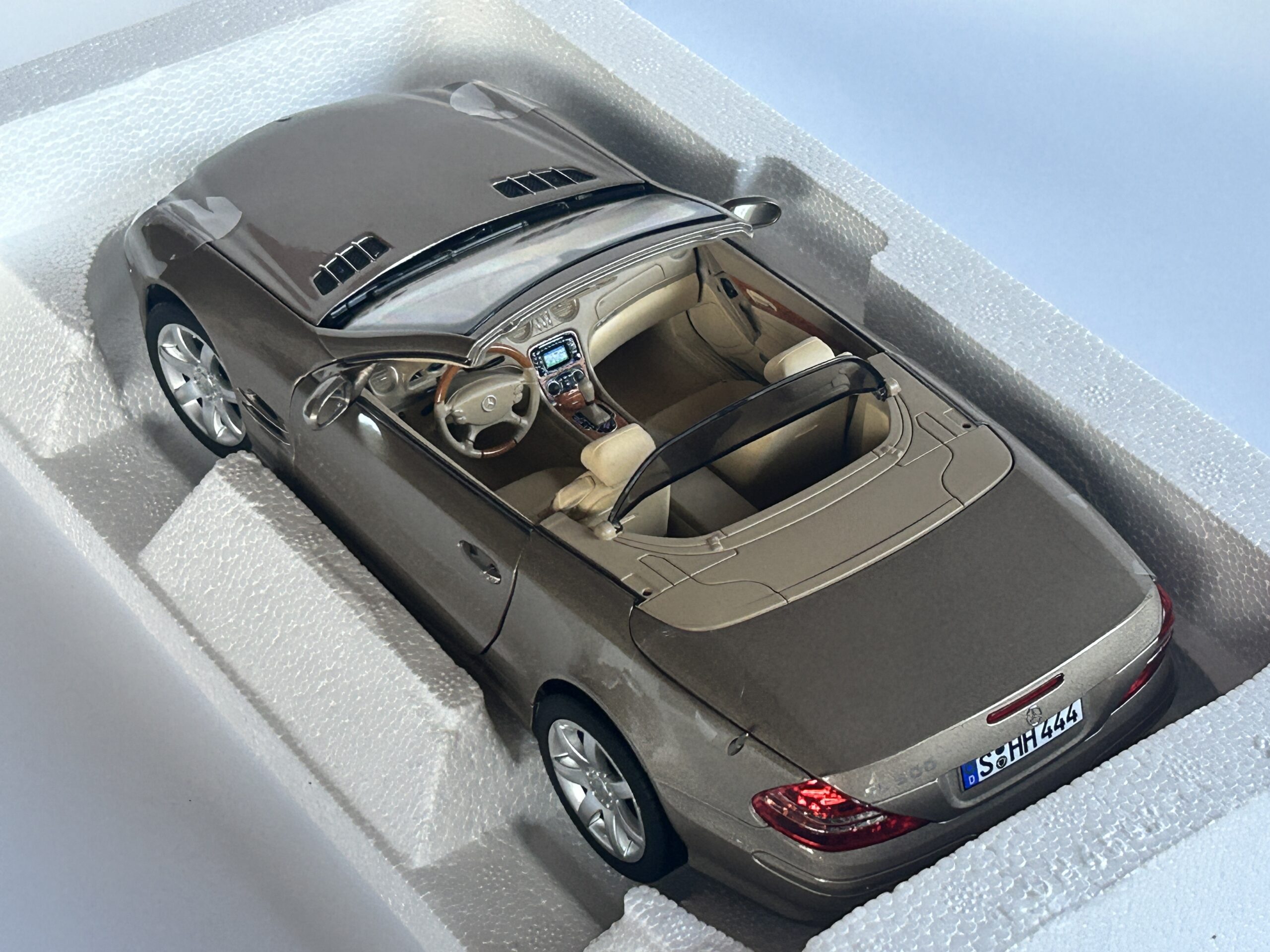 Norev Mercedes SL500 R230 1/18 - obrazek 4