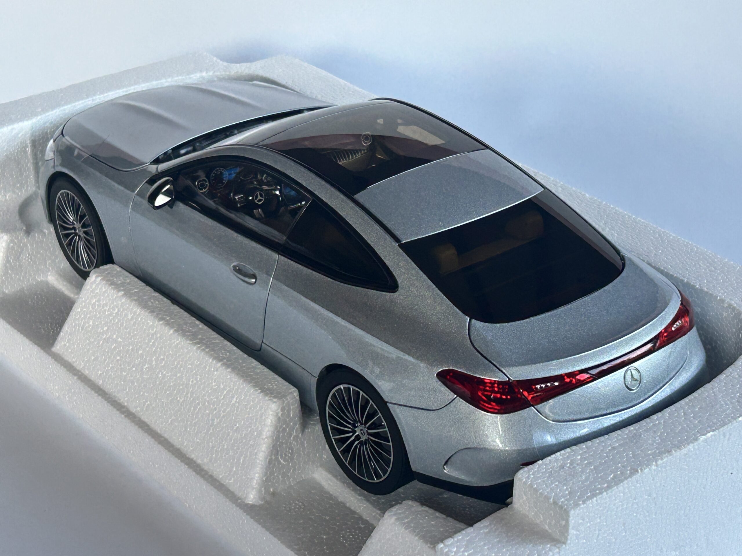 Norev Mercedes CLE Coupe C236 1/18 - obrazek 4