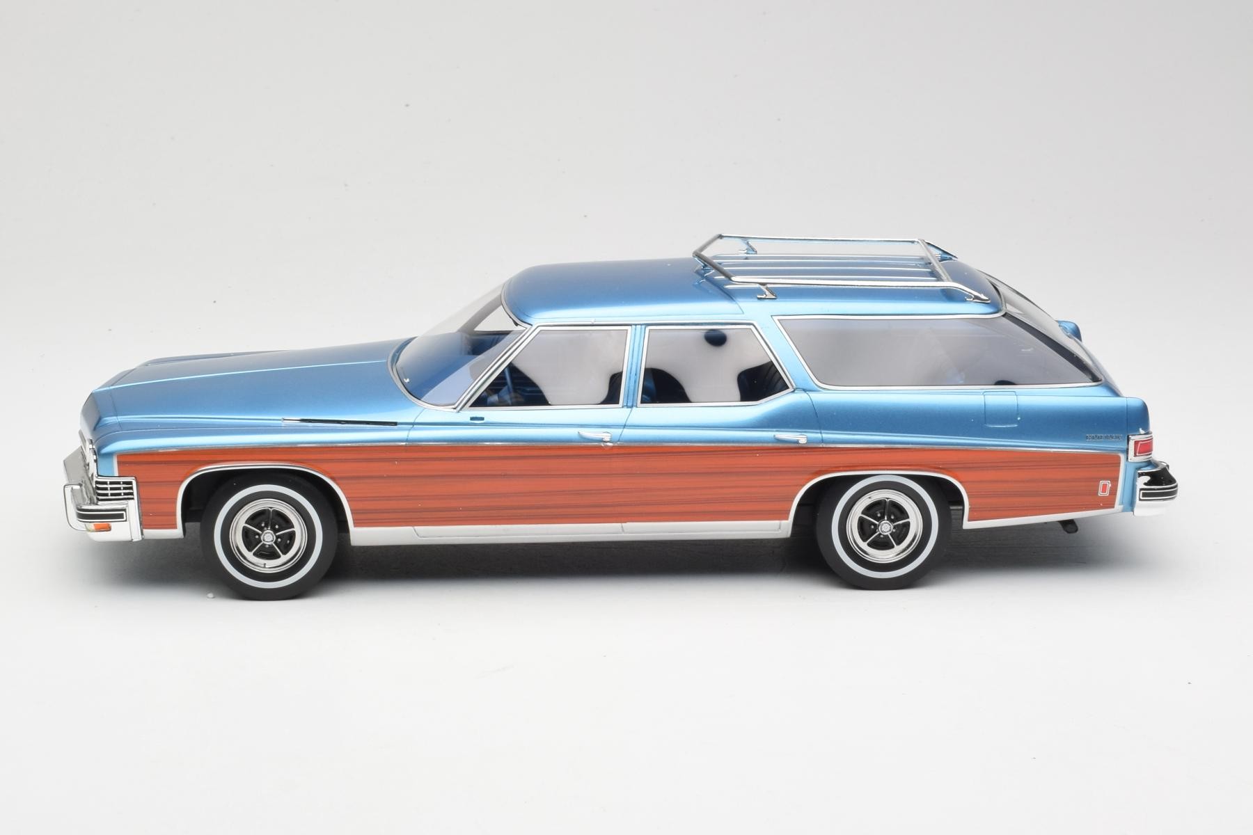 Unikat BOS Models Buick Estate Wagon skala 1/18 - obrazek 3