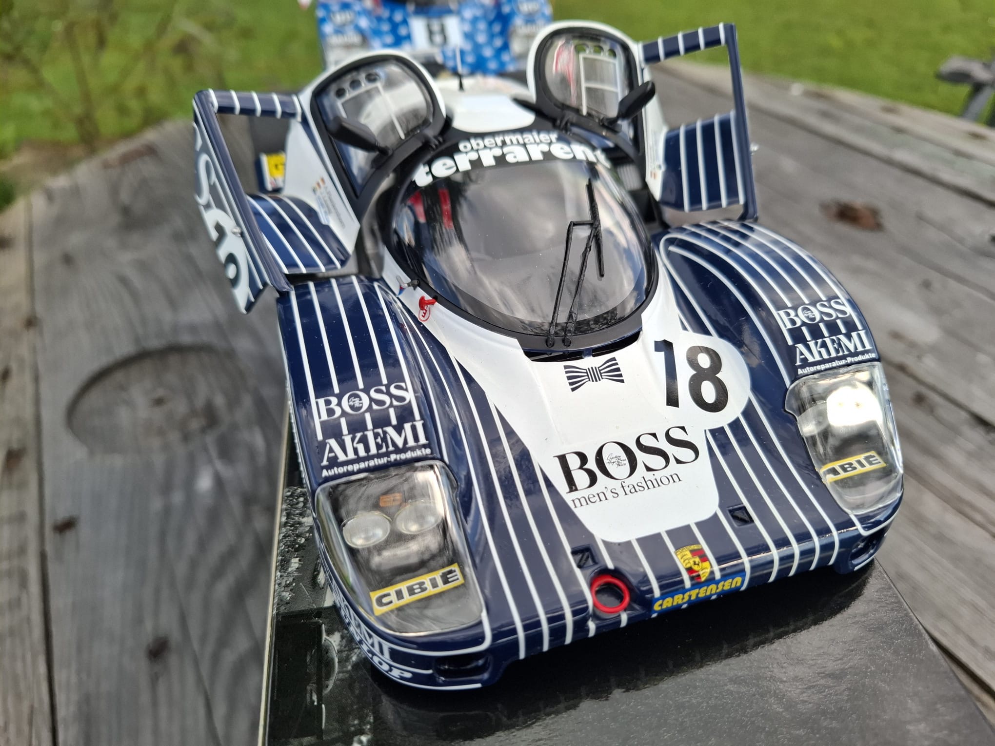 Rarytas Minichamps Porsche 956L 24h Le Mans 1983 skala 1/18 - obrazek 3