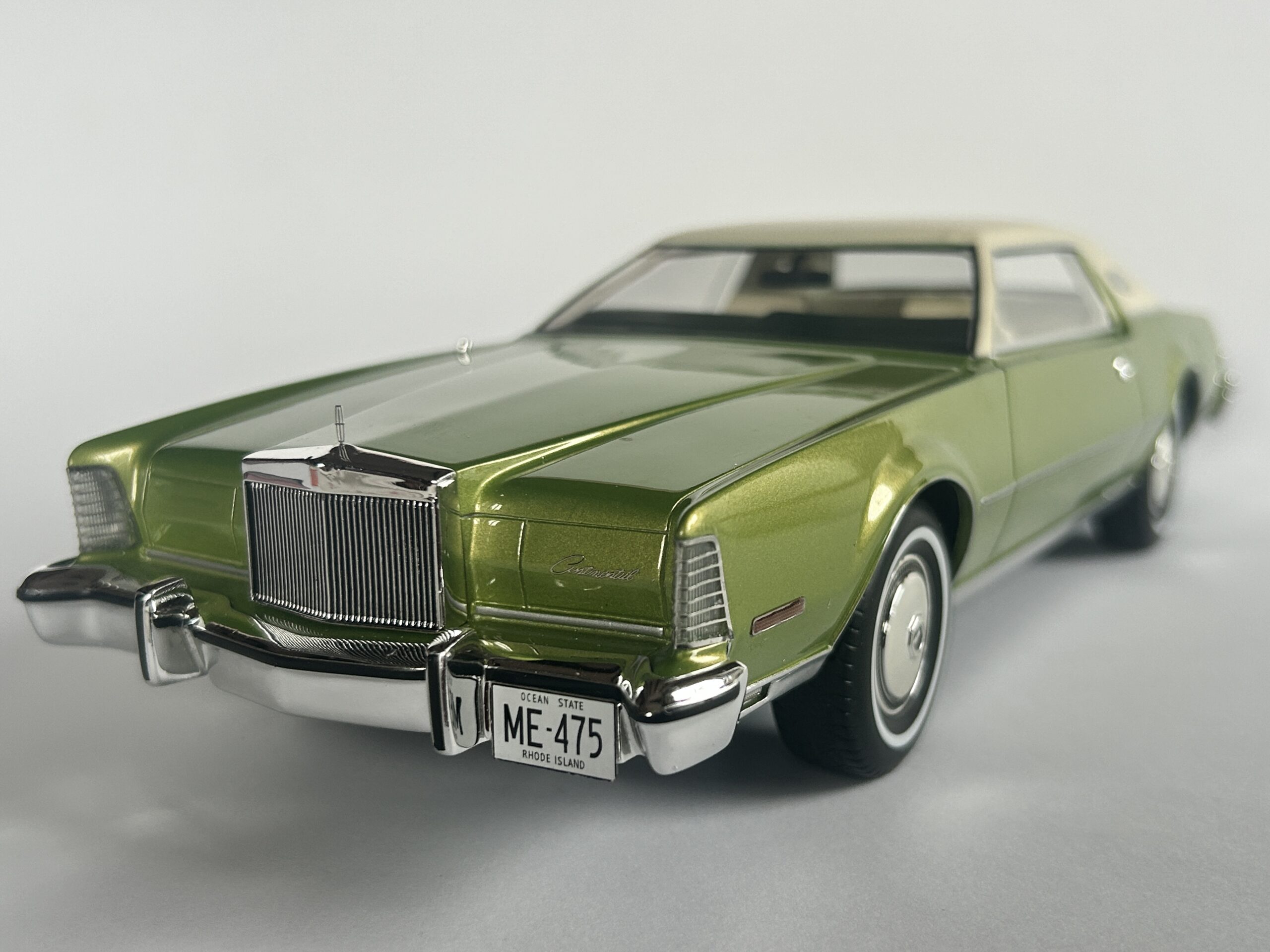 BoS Models Lincoln Continental Mark IV 1/18 - obrazek 2