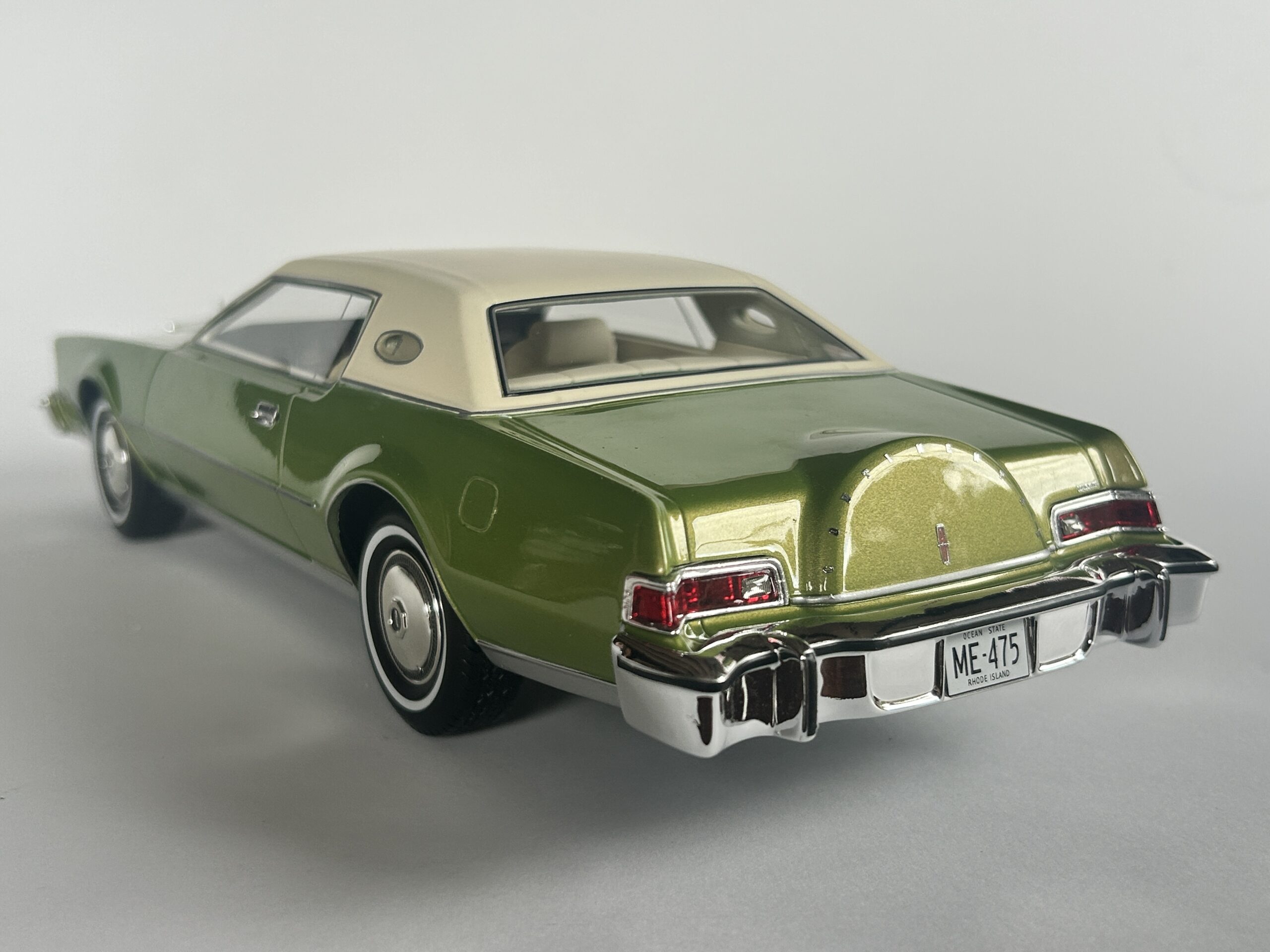 BoS Models Lincoln Continental Mark IV 1/18 - obrazek 3