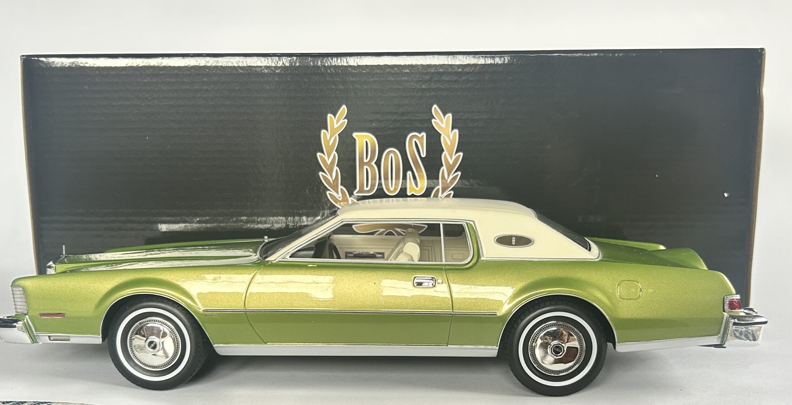 BoS Models Lincoln Continental Mark IV 1/18 - obrazek 4