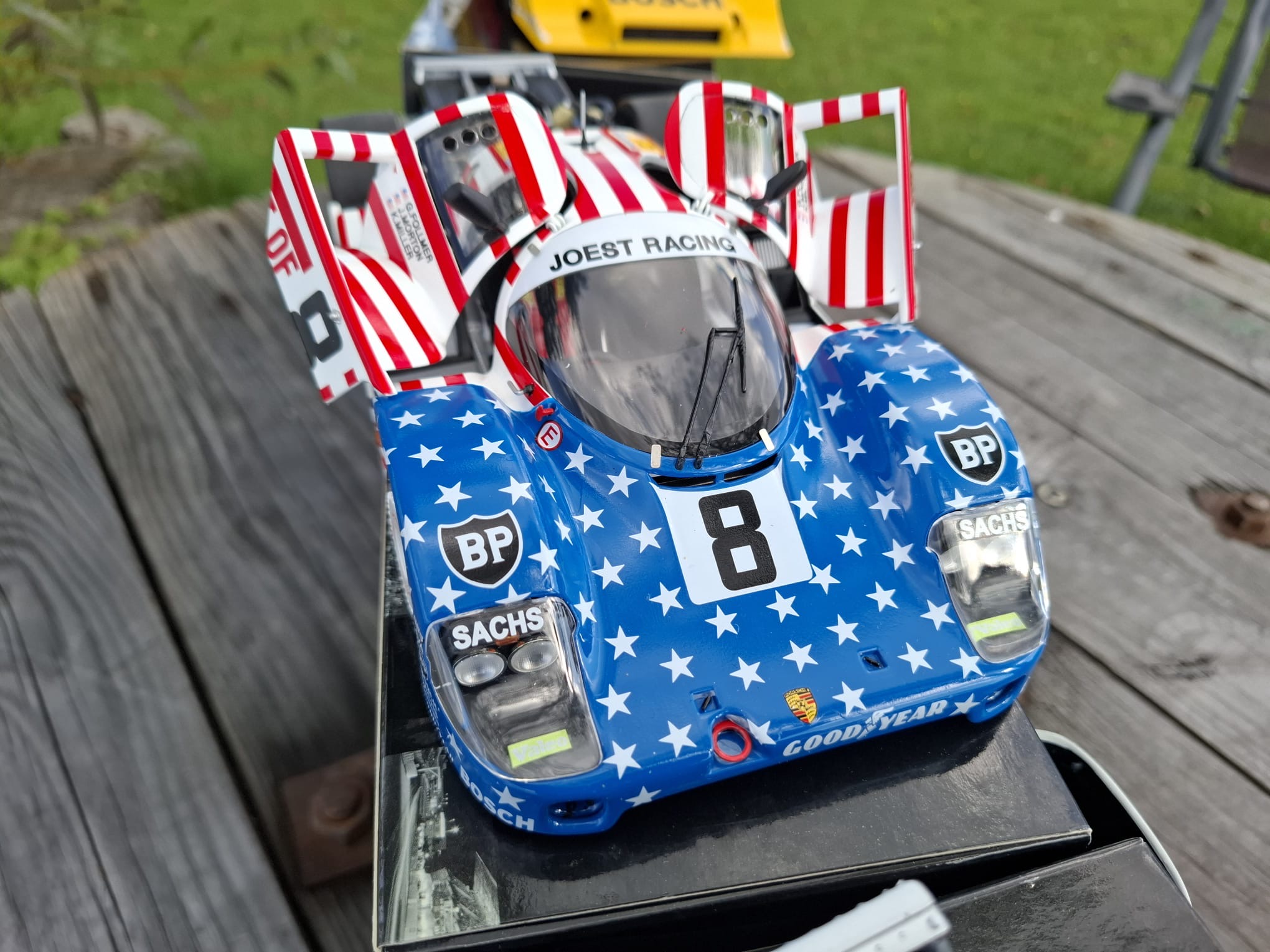 Rarytas Minichamps Porsche 956L 24 Le Mans 1986 skala 1/18 - obrazek 3
