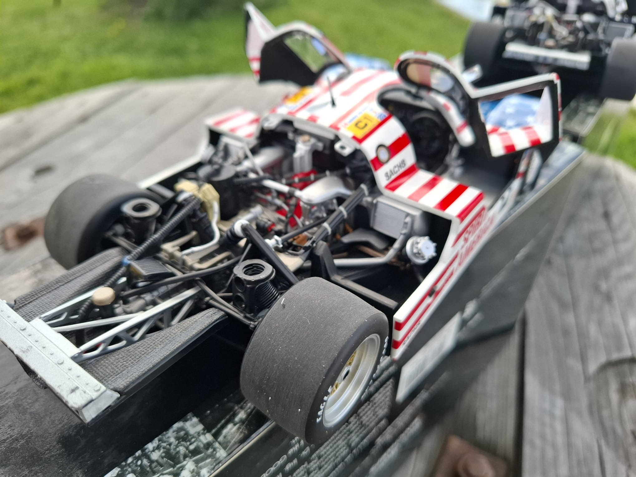 Rarytas Minichamps Porsche 956L 24 Le Mans 1986 skala 1/18 - obrazek 2